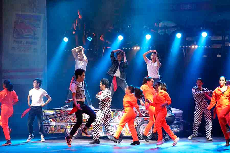PrepaTec Santa Anita presentó el espectáculo musical Grease en el teatro Galerías.