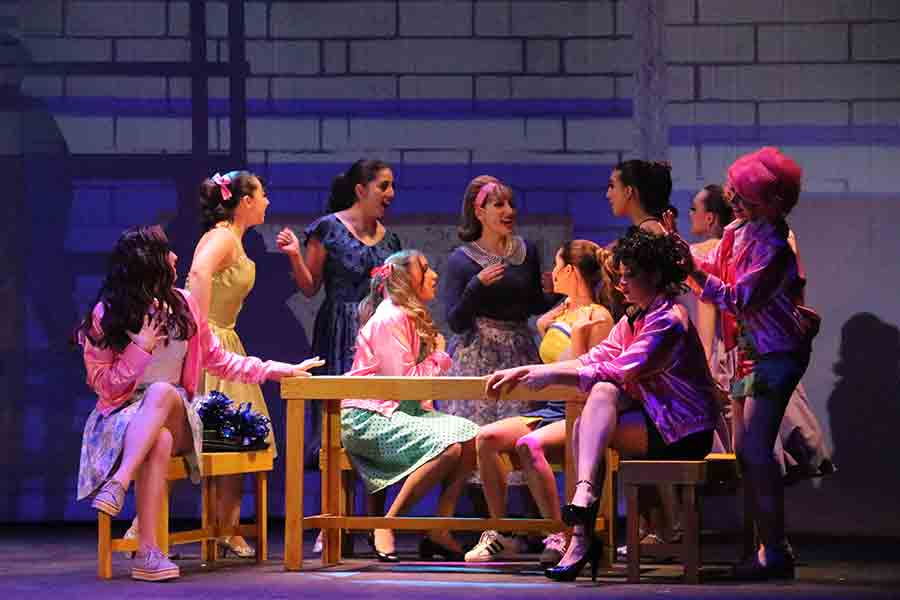 PrepaTec Santa Anita presentó el espectáculo musical Grease en el teatro Galerías.