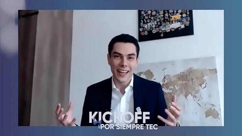 Adri&aacute;n Gonz&aacute;lez, padrino de generaci&oacute;n 120