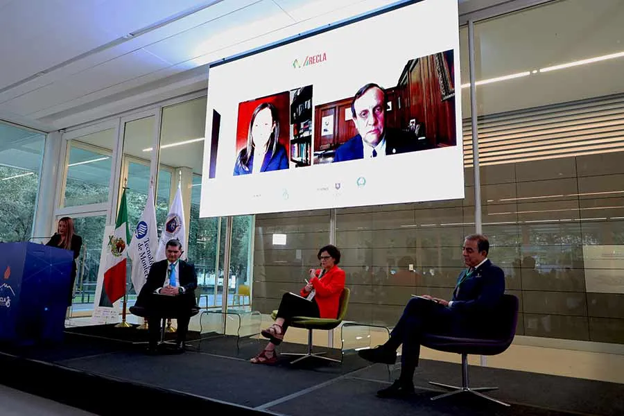 los panelistas advierten de cambios a la educación