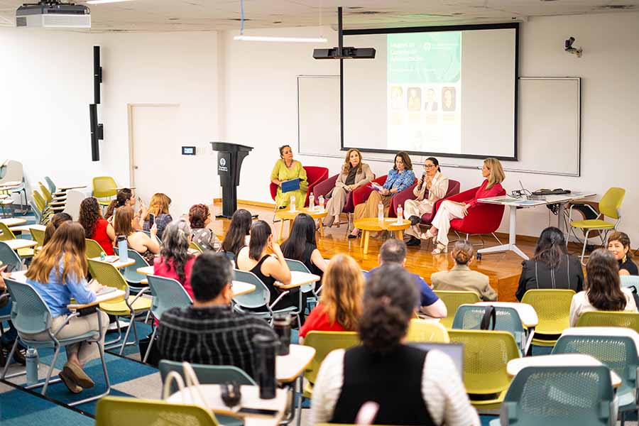 Panel mujeres en el consejo de administración realizado en el campus Monterrey.