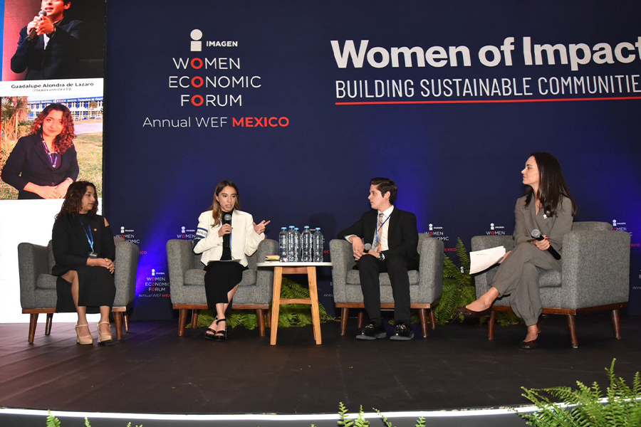 Participantes del foro Youth Voices in the Fight for Equality del Women Economic Forum en Ciudad de México.