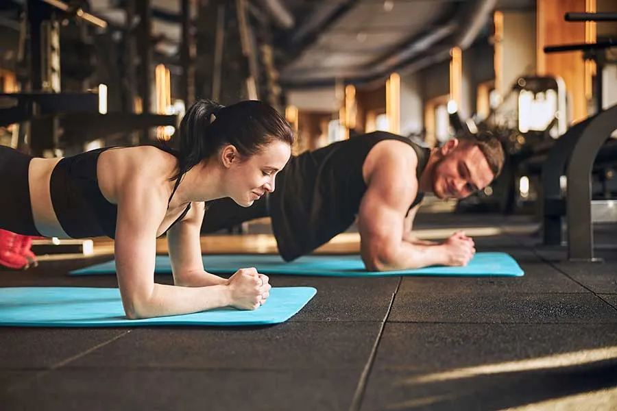 El ejercicio de fuerza también sirve para prevenir enfermedades cerebro-vasculares, comentó el dr. González.