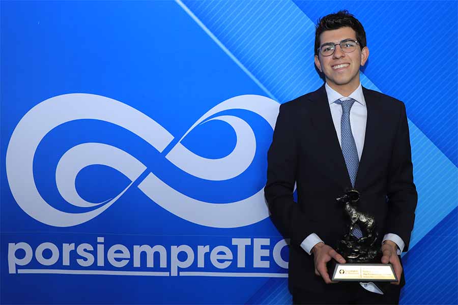 Reconocen trayectoría de futuros egresados en Por Siempre Tec Santa Fe