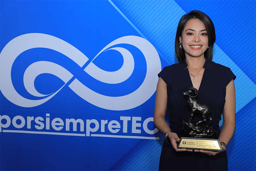 Reconocen trayectoría de futuros egresados en Por Siempre Tec Santa Fe