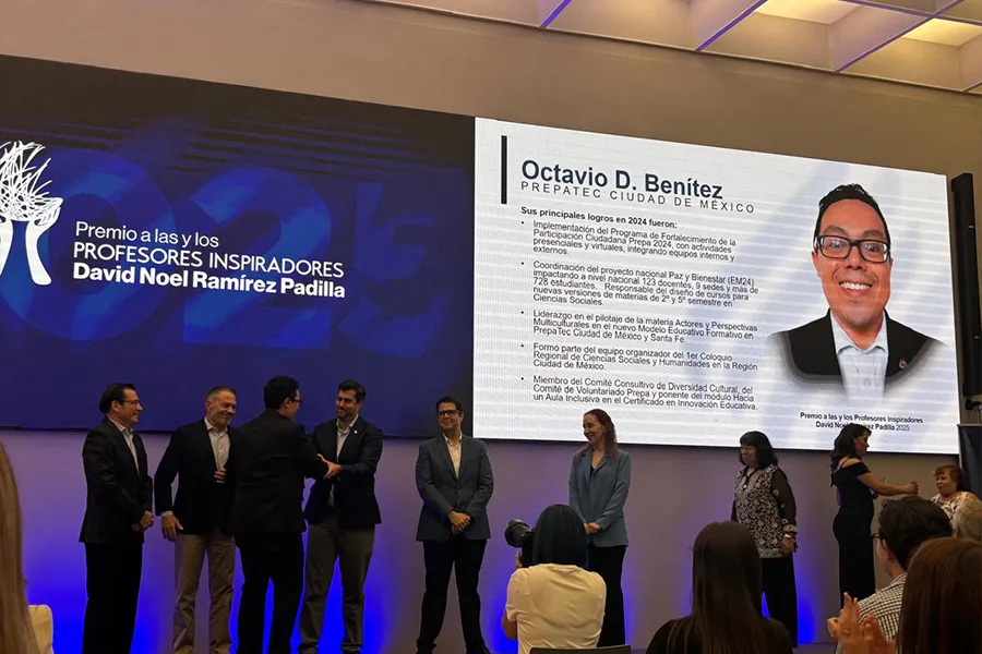 Ceremonia de entrega del Premio al Profesor Inspirador en el Tecnológico de Monterrey, categoría Preparatoria.