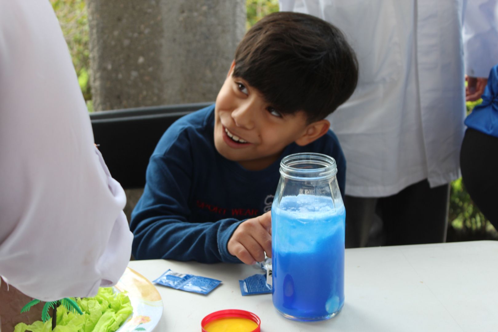 Alejandro V&aacute;zquez durante una sesi&oacute;n de Liewe en una feria de ciencias.