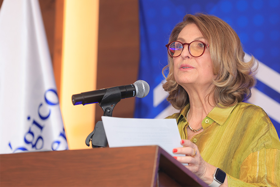 Marcela Velasco durante su discurso tras ser reconocida con el Premio M&eacute;rito EXATEC 2026.