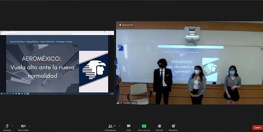 Equipo presentando propuesta