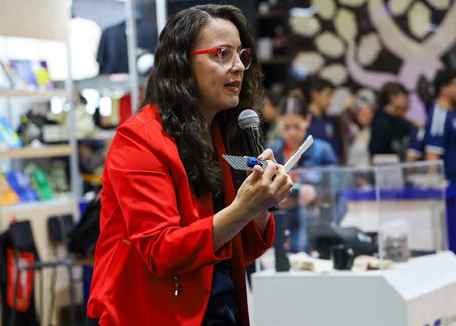 Presentaciones de libros en FIL Guadalajara 2025 en el stand del Tec en la FIL.