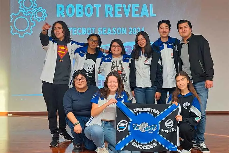 Premian a profesor de PrepaTec por su impacto en educación digital