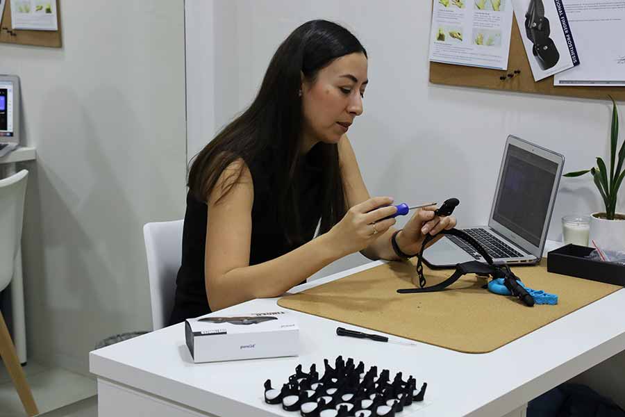 Pr&oacute;tesis de mano creadas en emprendimiento de EXATEC del Tec Guadalajara.