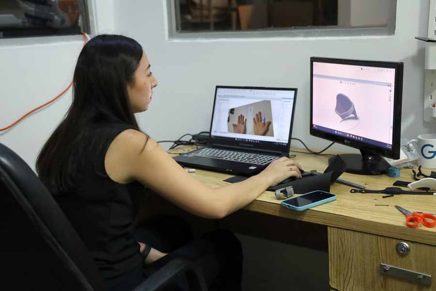 Pr&oacute;tesis de mano creadas en emprendimiento de EXATEC del Tec Guadalajara.