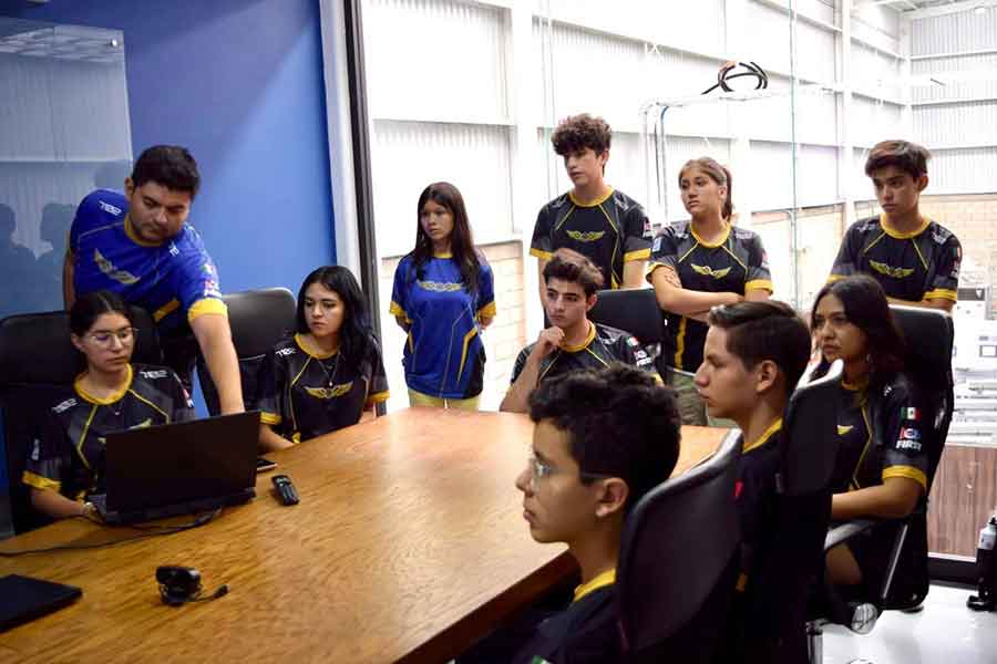 Equipo de robótica de PrepaTec Guadalajara colaboró con empresa Mido.