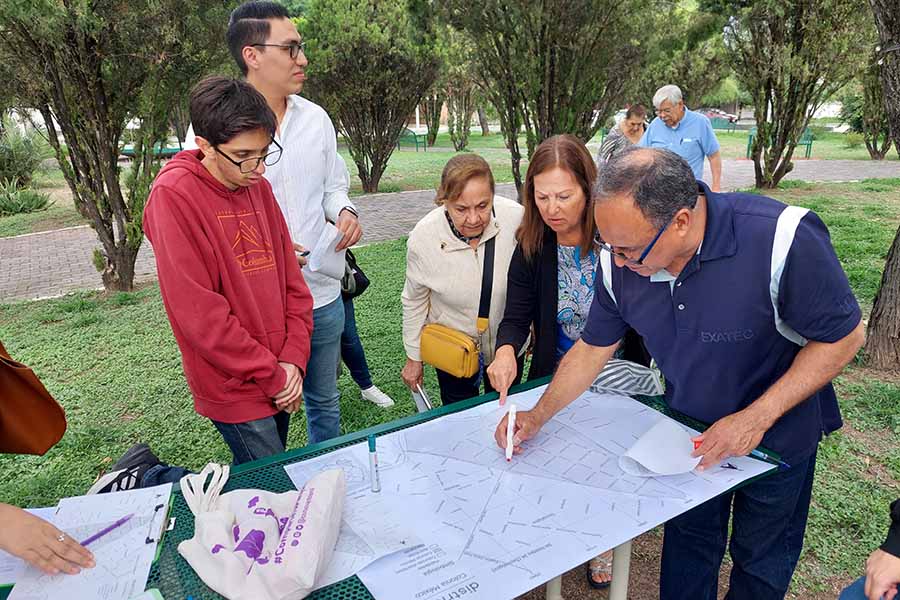 Vecinos de distritotec en proceso de rehabilitaci&oacute;n del parque.