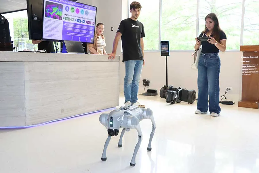 Robot "Escuincle" del Tec de Monterrey utilizado en Mostla. 