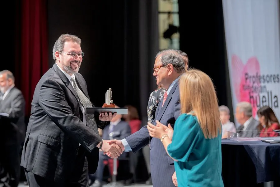 román martínez profesores que dejan huella