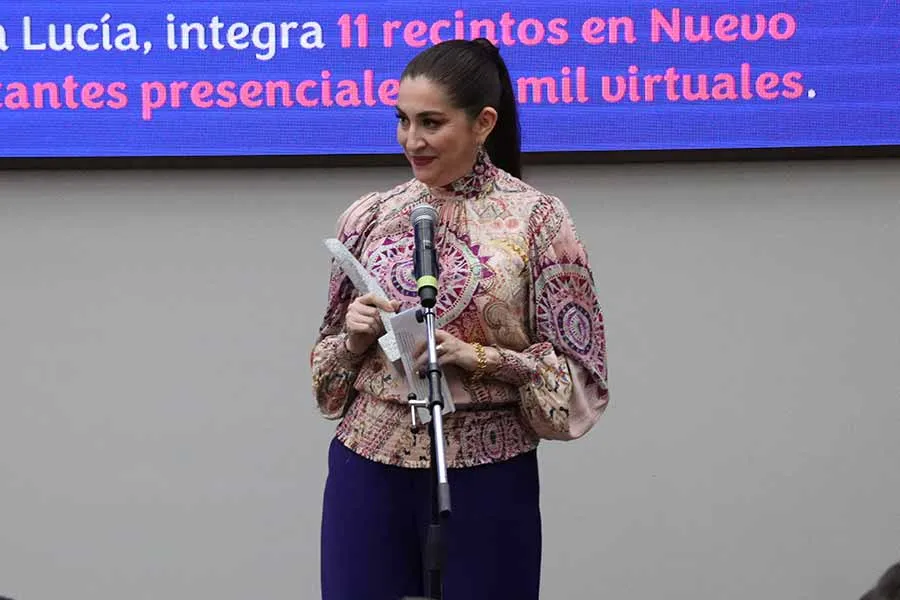 Rosalinda Ballesteros durante la ceremonia de entrega del Premio Mujer Tec. Foto: Marlene Gonz&aacute;lez.