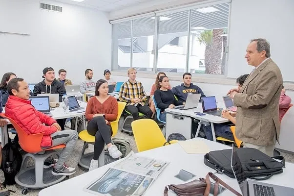 Reconocimiento Salvador Alva