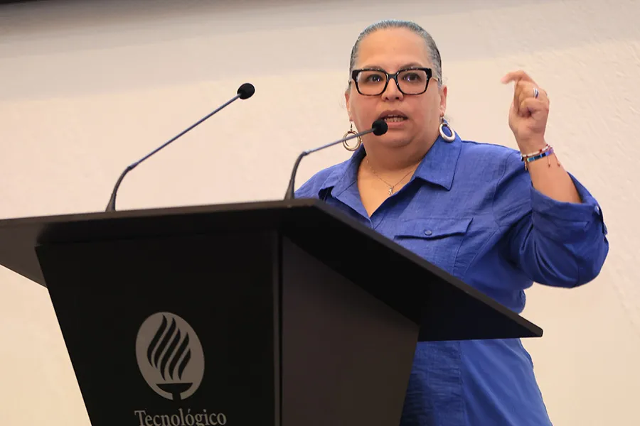 Sandra Reyes en el primer Foro de Educaci&oacute;n Media Superior.