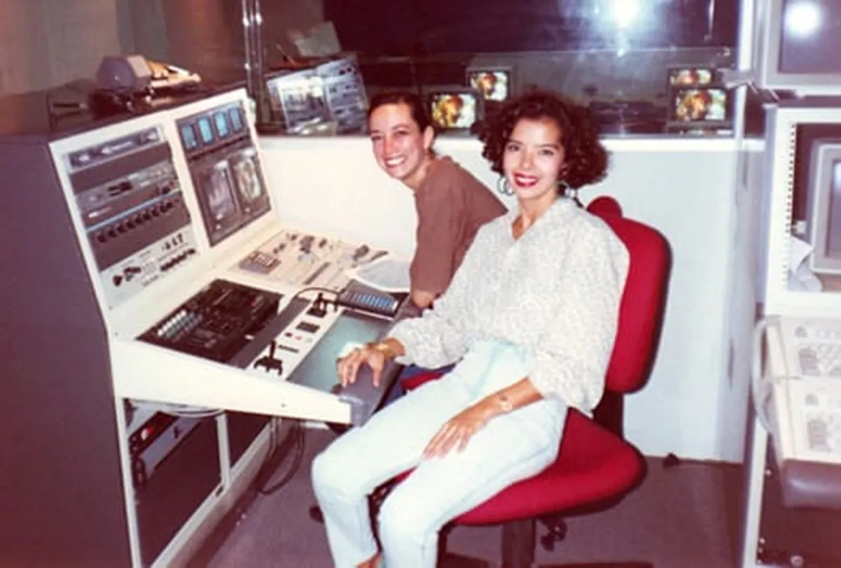 Inicios en 1989 con el Sistema de Educación Interactiva por Satélite (SEIS).