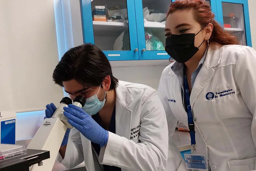 La tecnología de secuenciación de nueva generación permite analizar grandes cantidades de ADN de manera masiva y paralela.