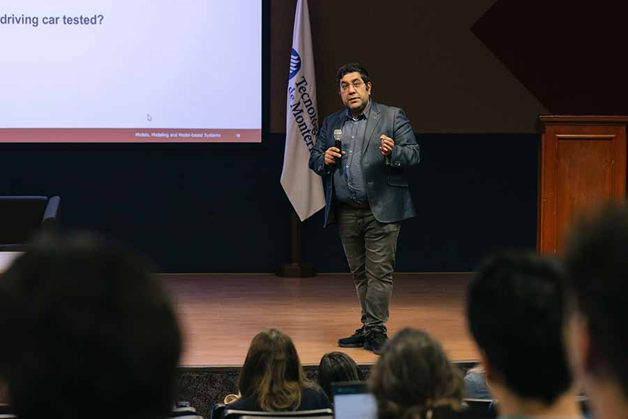 Simposio Agave en el Tec en Guadalajara para analizar la emisión de residuos tequileros.