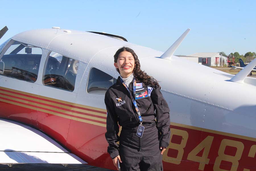 Sof&iacute;a Garc&iacute;a, estudiante del campus Monterrey, en el Centro espacial de la NASA en Houston. 