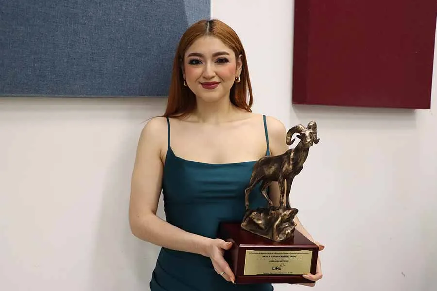 Natalia Hernández, ganadora del Borrego de Oro en Arte y Cultura de la generación diciembre 2023.