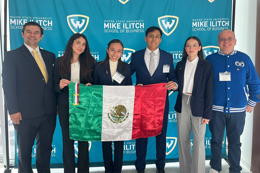 De izquierda a derecha: Carlos Osorio, Paulina Parra, Lizbeth González, Fernando Gómez, Alexa Escalona y Andrés García.