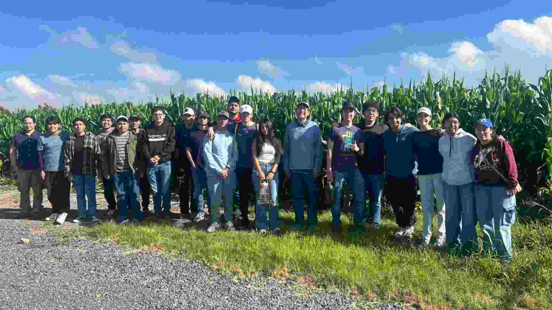 Alumnos desarrollan proyectos en innovaci&oacute;n agr&iacute;cola en el Centro de Agricultura Experimental