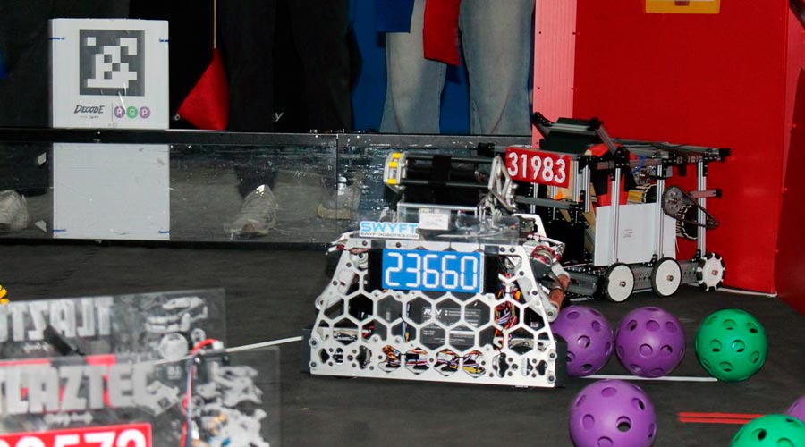 Equipo de rob&oacute;tica TecDroid de PrepaTec Quer&eacute;taro