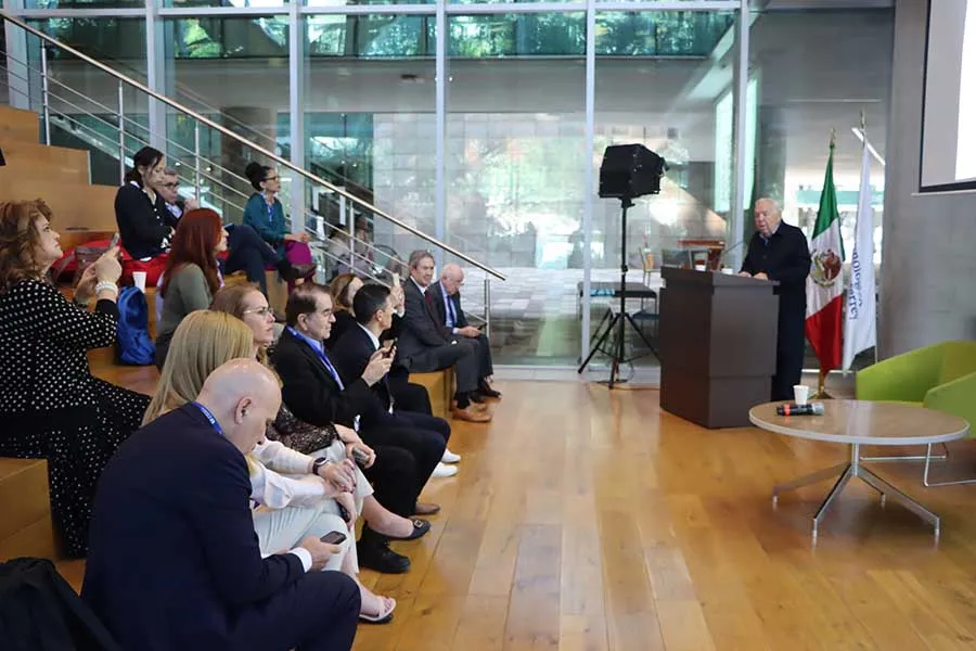 Conferencia de Triple Helix Conferencia impartida por Fernando Turner.