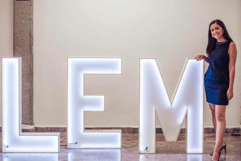 Valeria organizó eventos en beneficio de alumnos de su carrera.