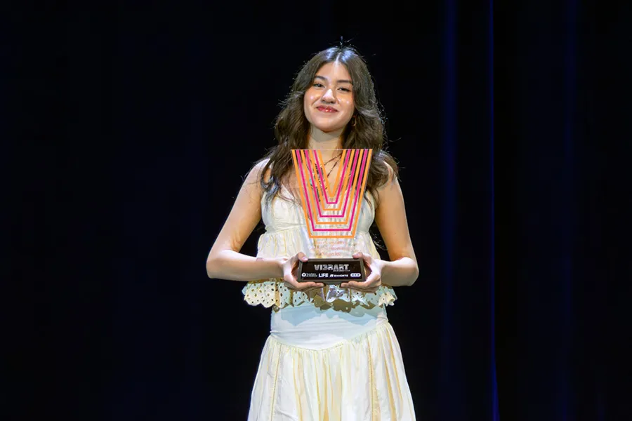 Isabella Ruiz obtuvo el primer lugar en la categoría de medios digitales en artes visuales.