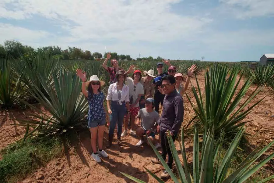 Alumnos de visita en Higueras Chukui, uno de los socio formadores de este verano