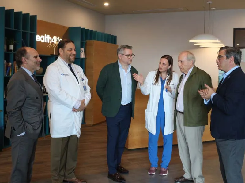 Durante su visita por el Hospital Zambrano Hellion, el doctor Fernández-Vega visitó Health4Life, el Instituto de Medicina Integrativa de TecSalud.