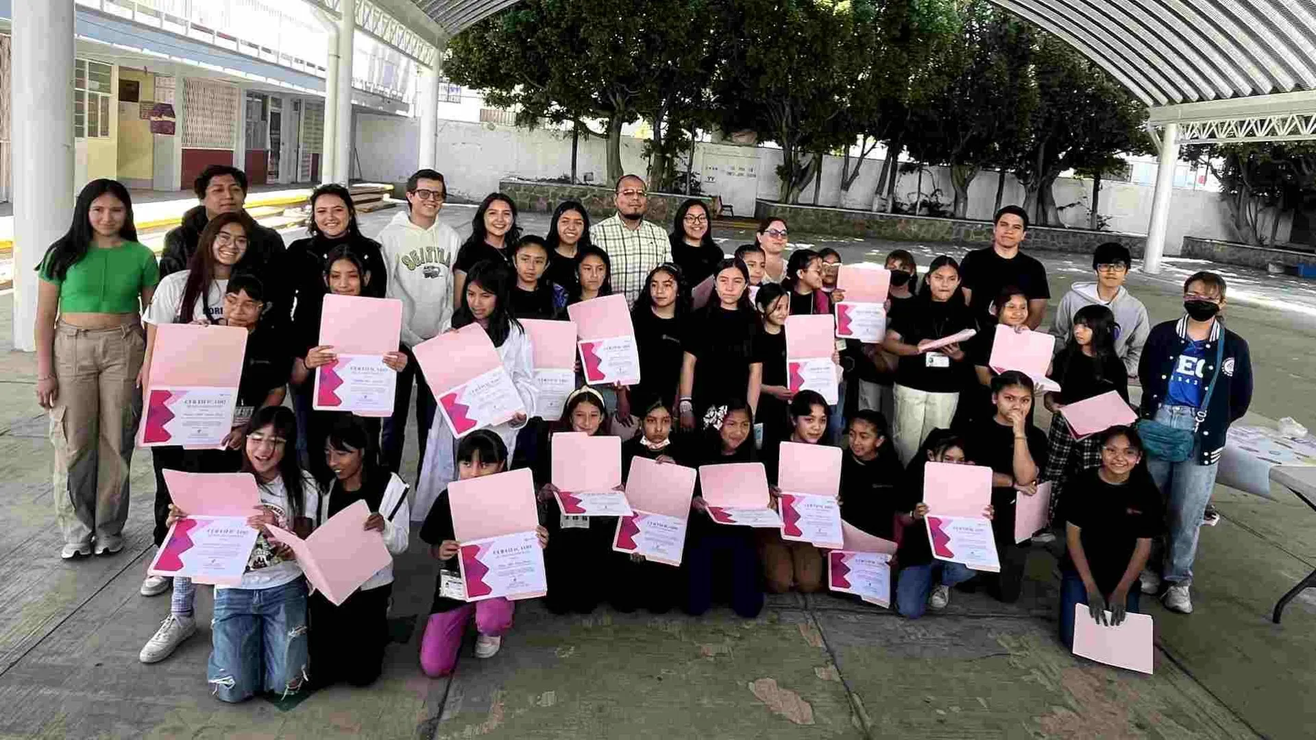 Empowershe brinda cursos STEM a niñas de una escuela pública en Puebla