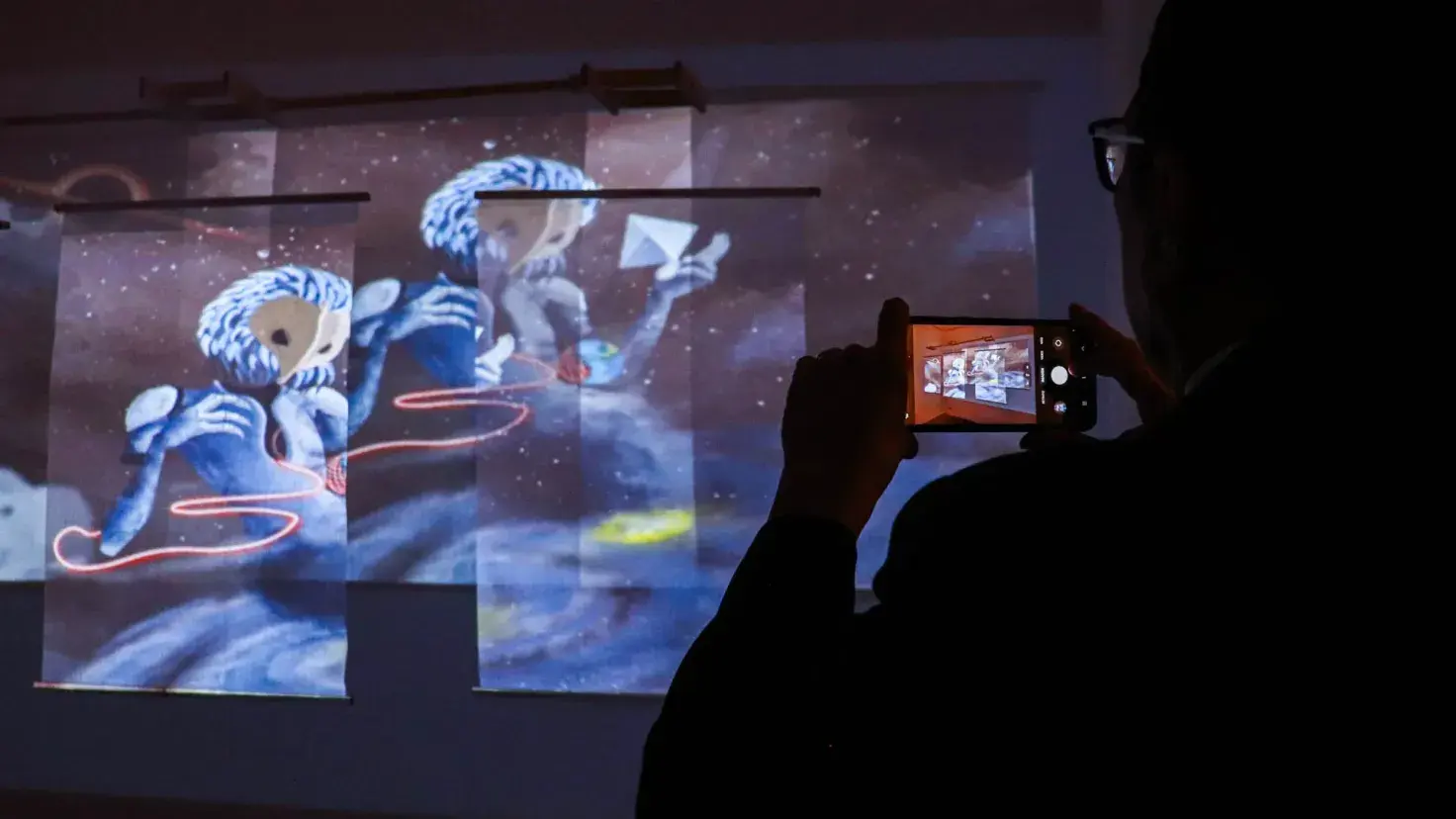 Surrealismo digital: estudiantes Tec exponen obras de arte en Viena