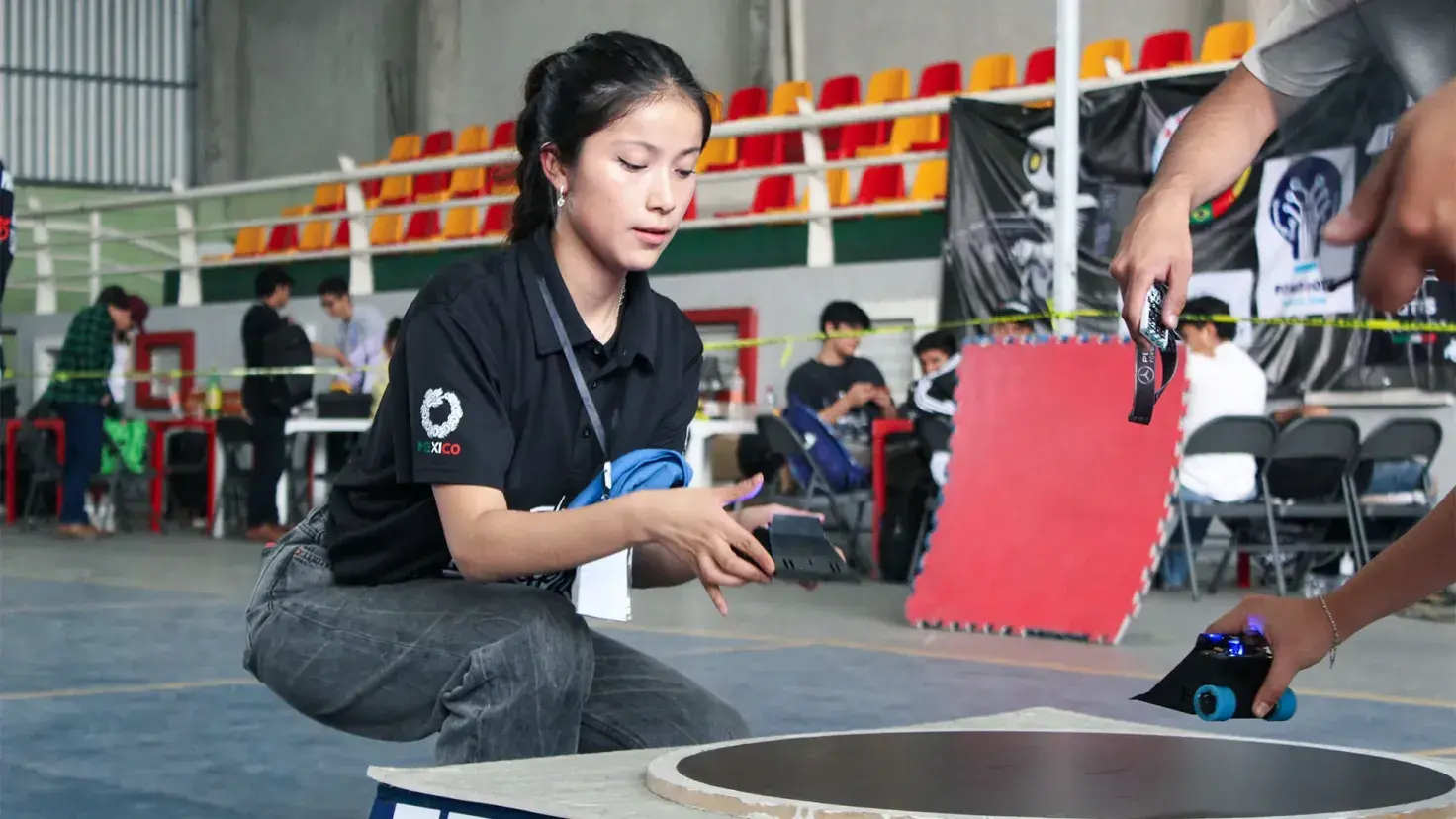 Doble podio para alumnos Tec en torneo internacional de robots