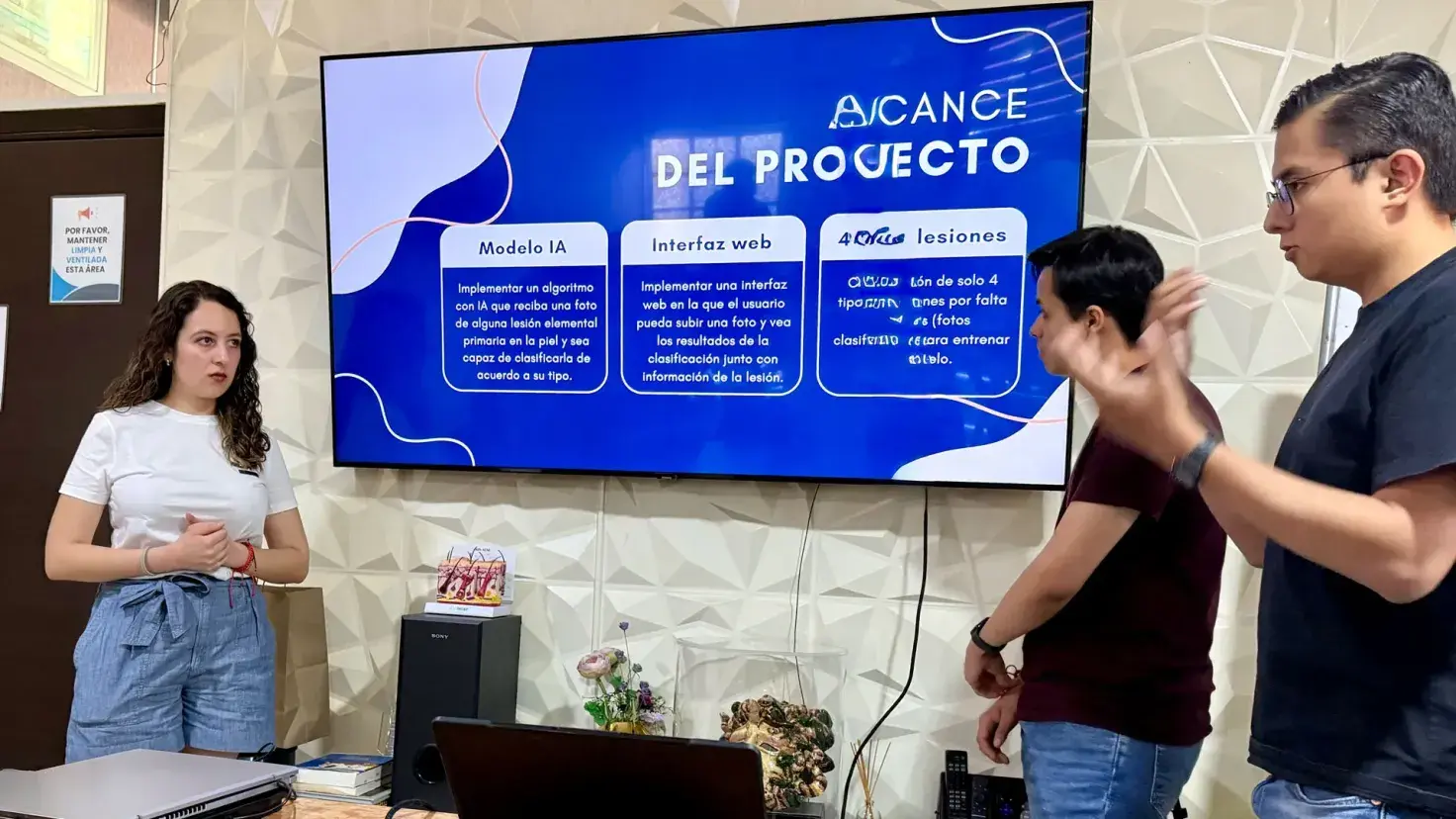 Estudiantes de la Ingeniería del Tecnológico de Monterrey, Campus Cuernavaca desarrollaron una plataforma web basada en la inteligencia artificial para apoyar en la identificación de lesiones primarias en la piel.