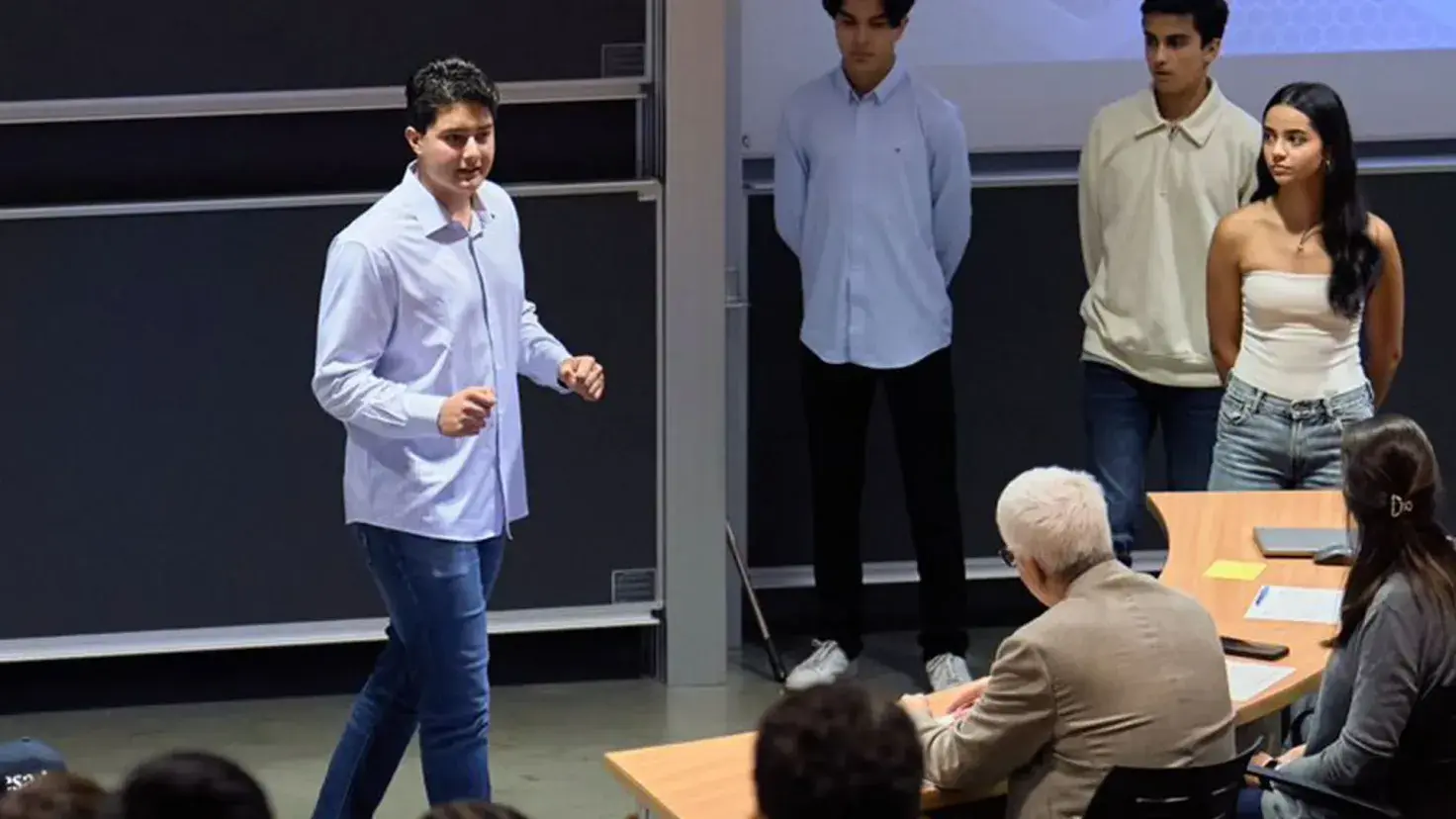 Jacobo Palafox, estudiante de PrepaTec CEM, obtuvo el primer lugar de la competencia final de pitch de la Esade, en Barcelona, con su emprendimiento.