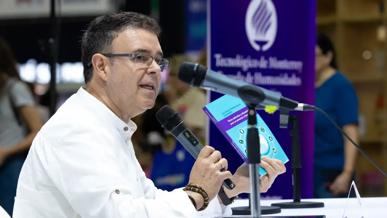 Pablo Ayala presenta libro Éticas aplicadas para un presente y futuro mejor