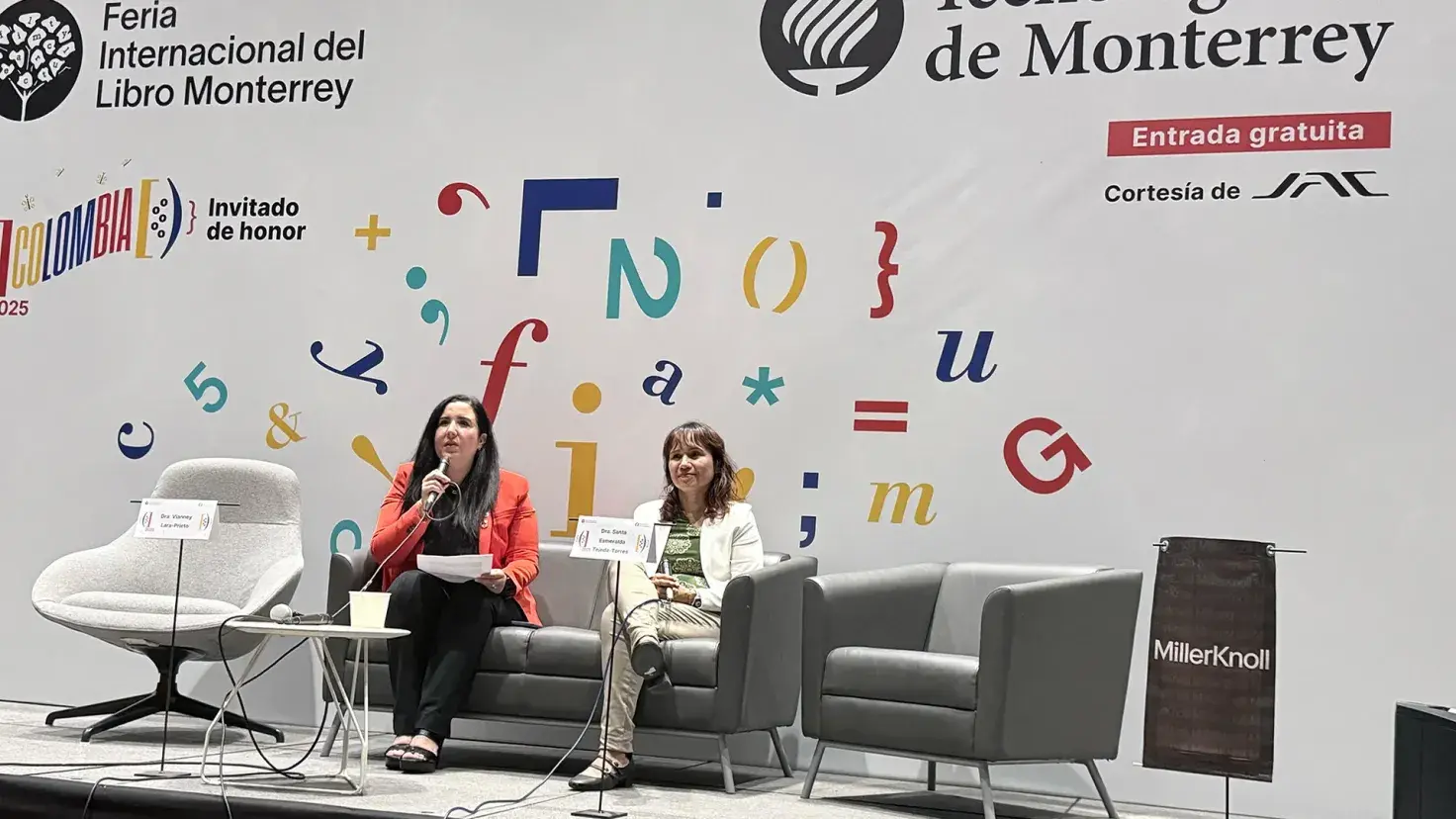 Profesoras durante la presentación del libro en la FIL Monterrey
