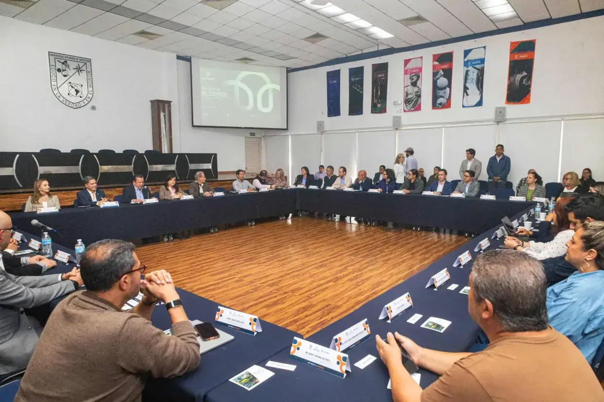 distritoQRO presentó los avances de sus pilares estratégicos y formalizó su figura legal como asociación civil, en una sesión del consejo realizada en la Universidad Autónoma de Querétaro (UAQ). 