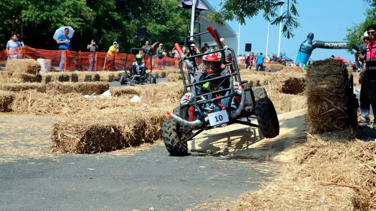 El Tec campus Cuernavaca realizó el Downhill Challenge 2025, donde equipos compitieron con gravity cars en una pista de obstáculos, premiando velocidad, diseño, creatividad y desempeño.
