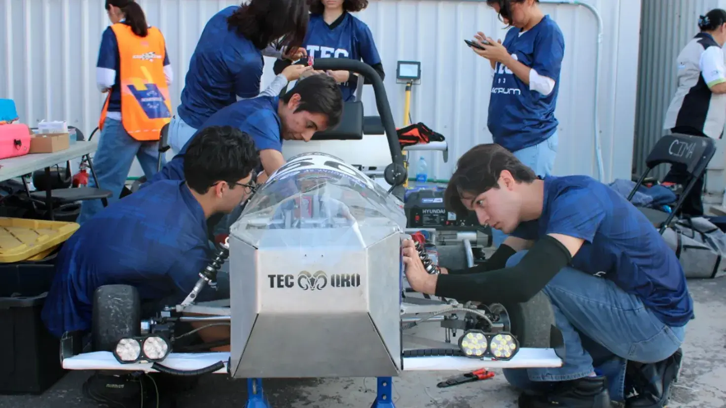 El grupo estudiantil Electrum obtuvo el primer lugar en diseño y el tercer lugar nacional por su coche eléctrico en el campeonato Electratón 2025. 