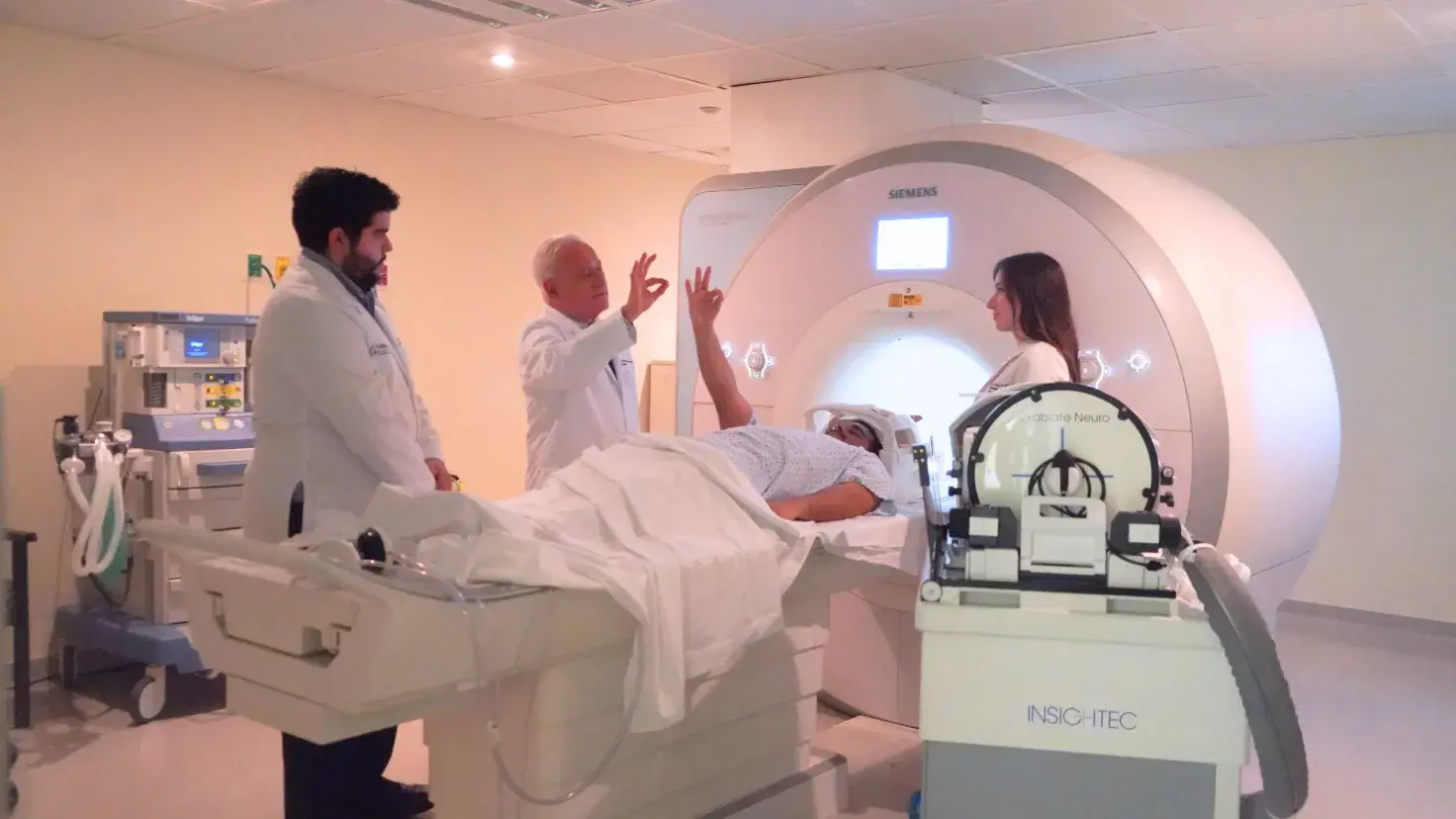 TecSalud presenta el Focused Ultrasound, una nueva tecnología para tratar la enfermedad de Parkinson.