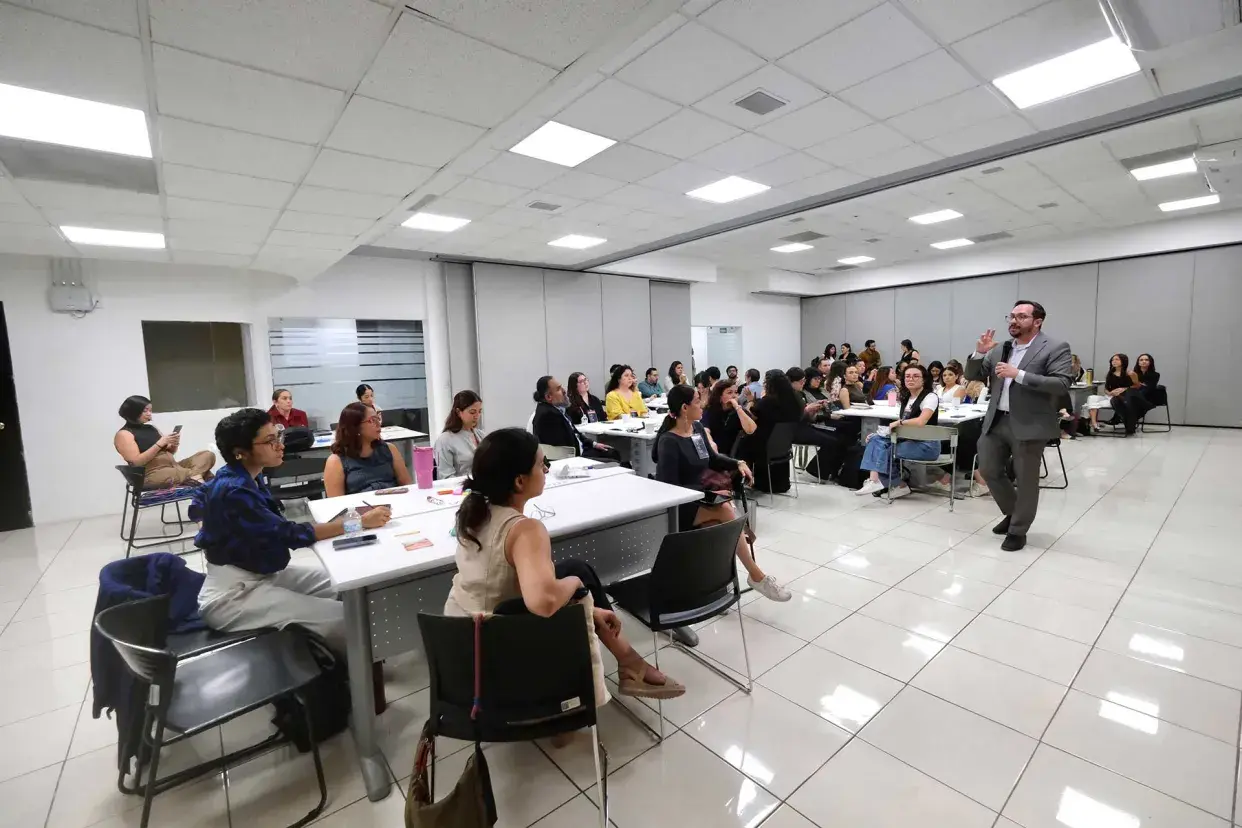 Distintivo CRECE de SEDECO, colaboración con el Tec Guadalajara. 