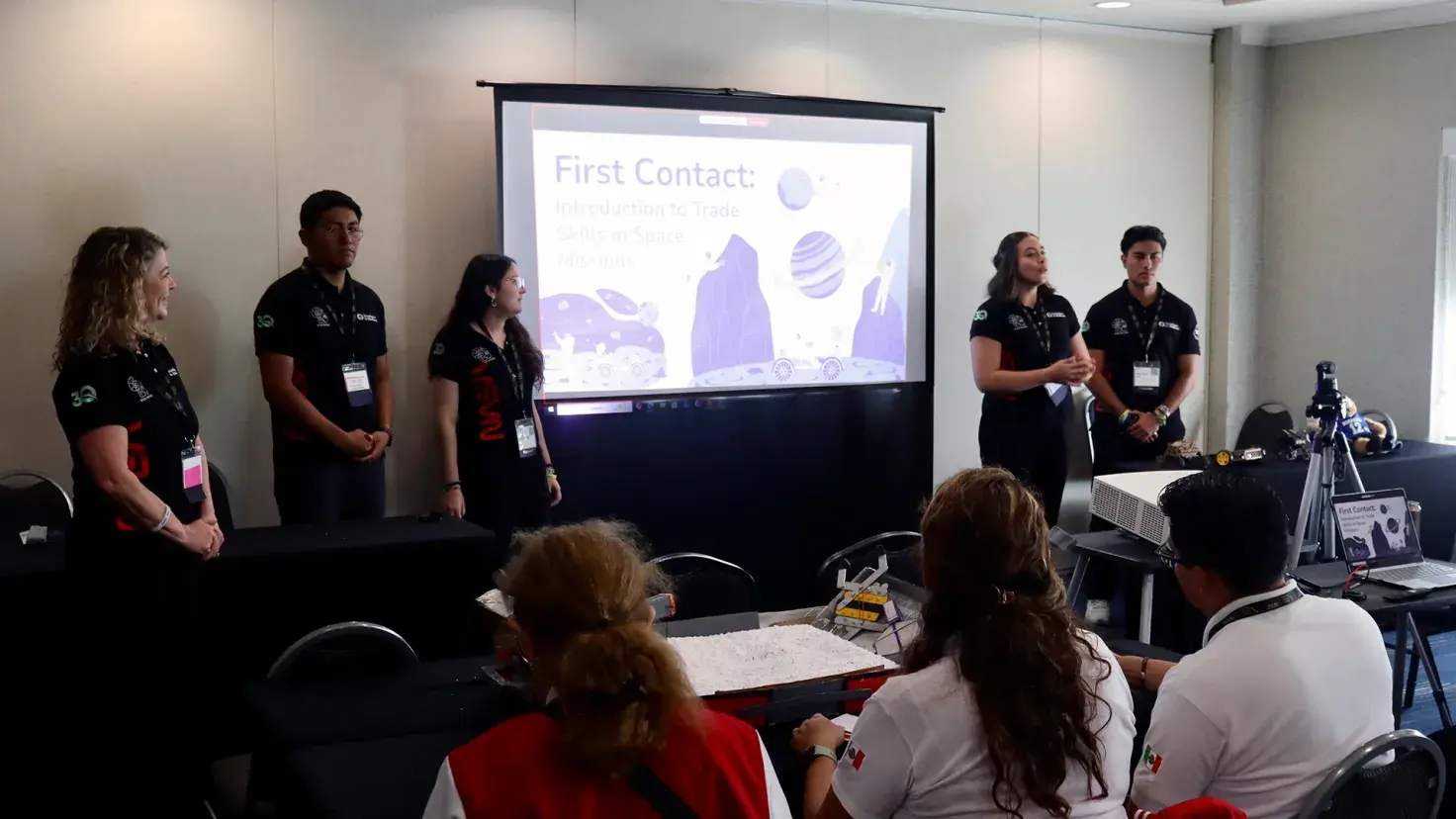 Estudiantes del Tec campus Cuernavaca impartieron un taller en la Space Exploration Educators Conference 2026 de la NASA en Houston, compartiendo competencias STEM y de exploración espacial.